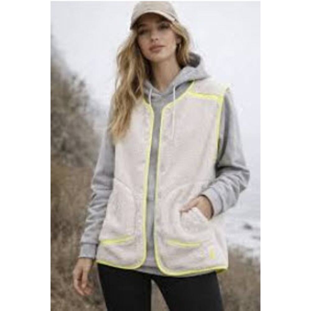 018 NWT FP Movement Mountain High Water Resistant Vest | Color Ivory | Size L